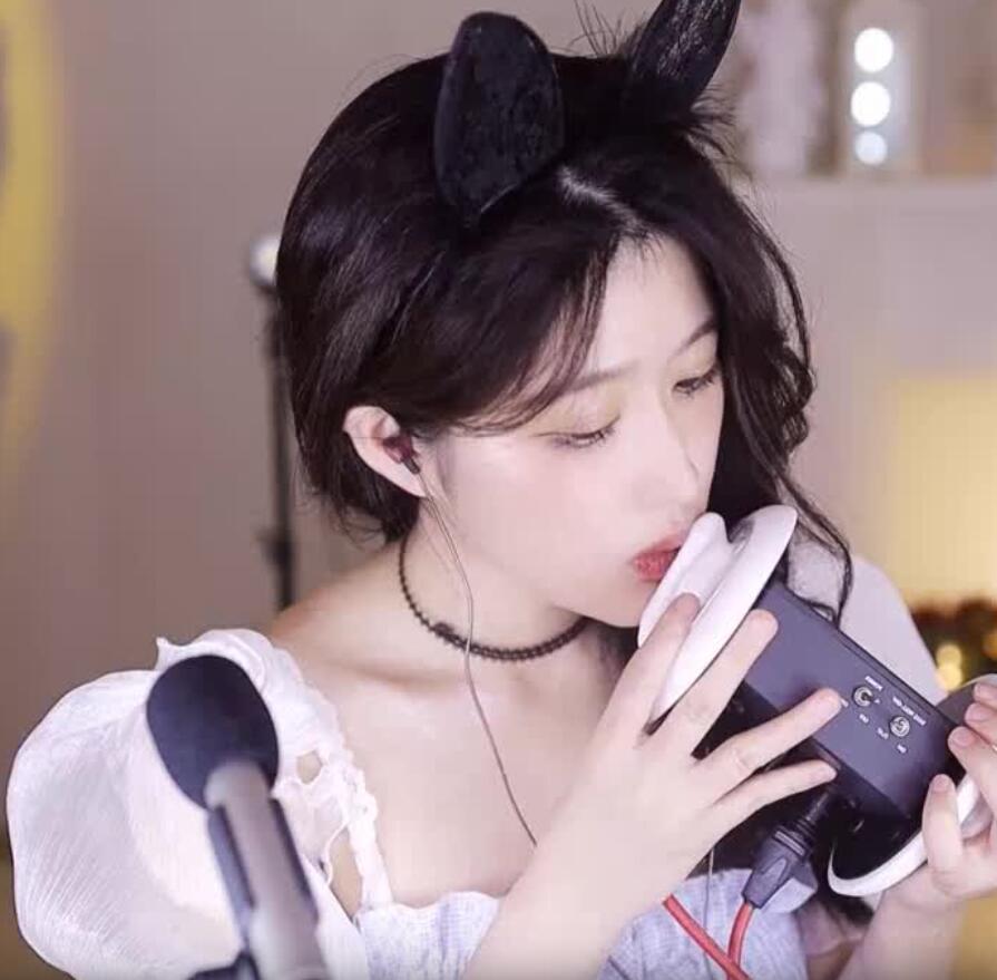 23084623.jpg 虎牙大伊伊ASMR 心跳kiss